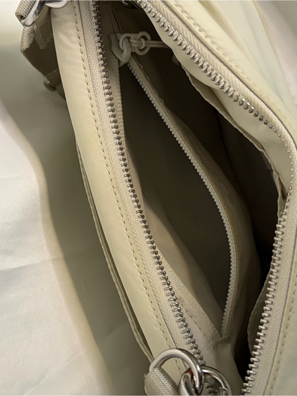 lululemon athletica Cream Crossbody Bag​ - Picture 7 of 11